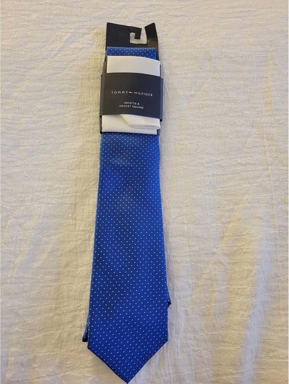 Tommy Hilfiger Men’s Blue Dot Necktie & White Pocket Square Set New